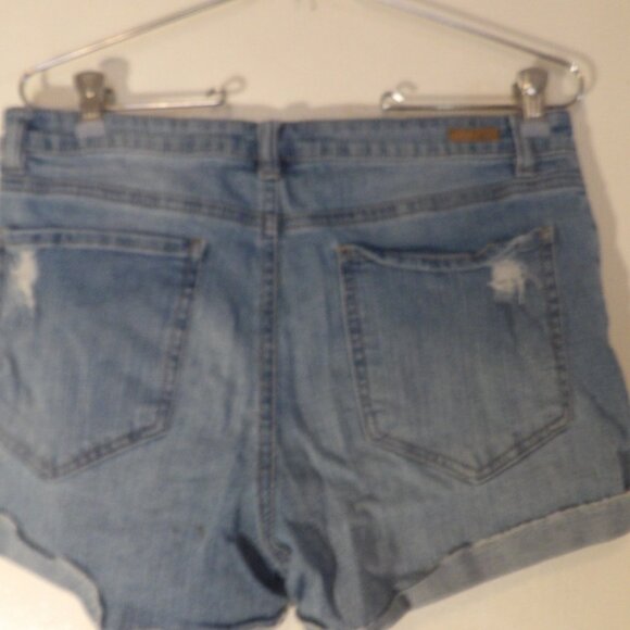 Almost Famous Distressed Mid Rise Shorts Sz 7 - Picture 3 of 3